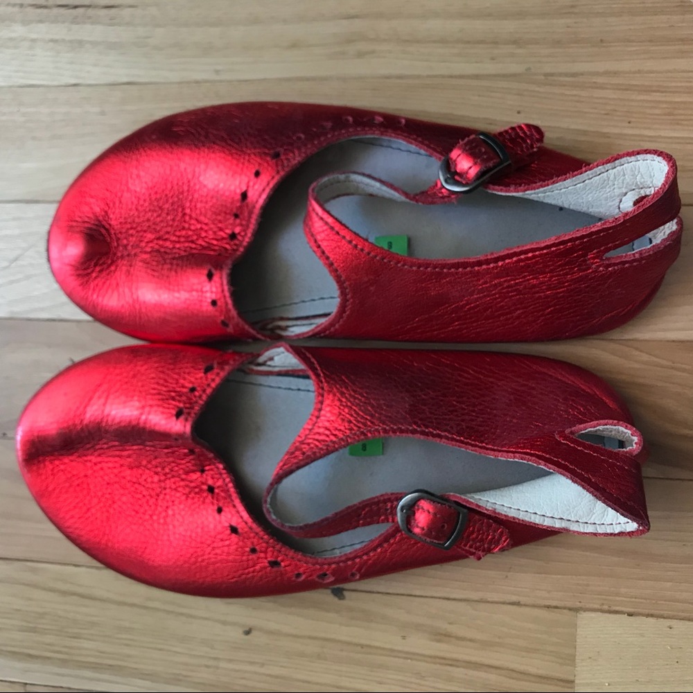 Soft Star barefoot Mary Jane shoes ruby red.  Sz 8 Softstar = US Sz 9